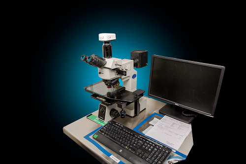 Abbildung 3: Während bei MIL-PRF-13830B nur eine visuelle Inspektion der Optik nötig ist, werden bei ISO 10110-7 Techniken wie die differentielle Interferenzkontrastmikroskopie (DIC) benötigt.